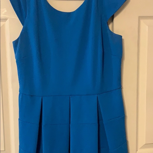 Women’s Dress - Picture 2 of 3